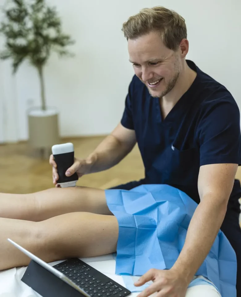 Dr. Winterheller mit Ultraschallgerät